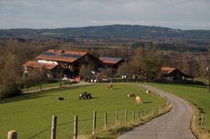 Bewährtes Quartier - Der Berghof bei Agatharied in der Herbstsonne (Foto: E. Lorenz)