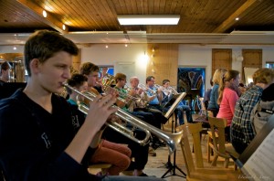 Morgendliches gemeinschaftliches Einblasen im Plenum