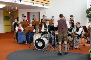 Die Blaskapelle im Seniorenzentrum "Wohnen am Schlossanger"